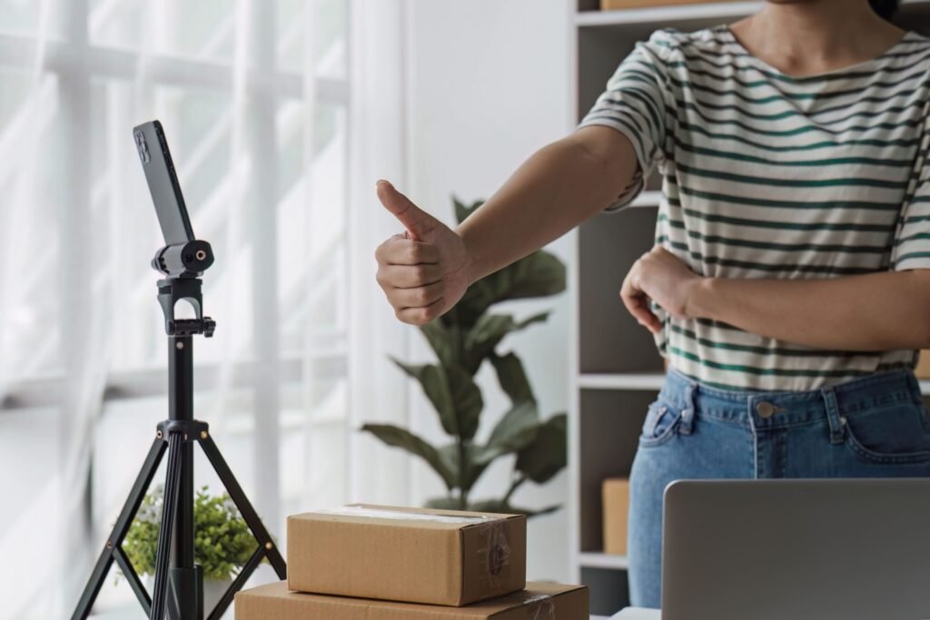 vídeos ajudando consumidores em compras online